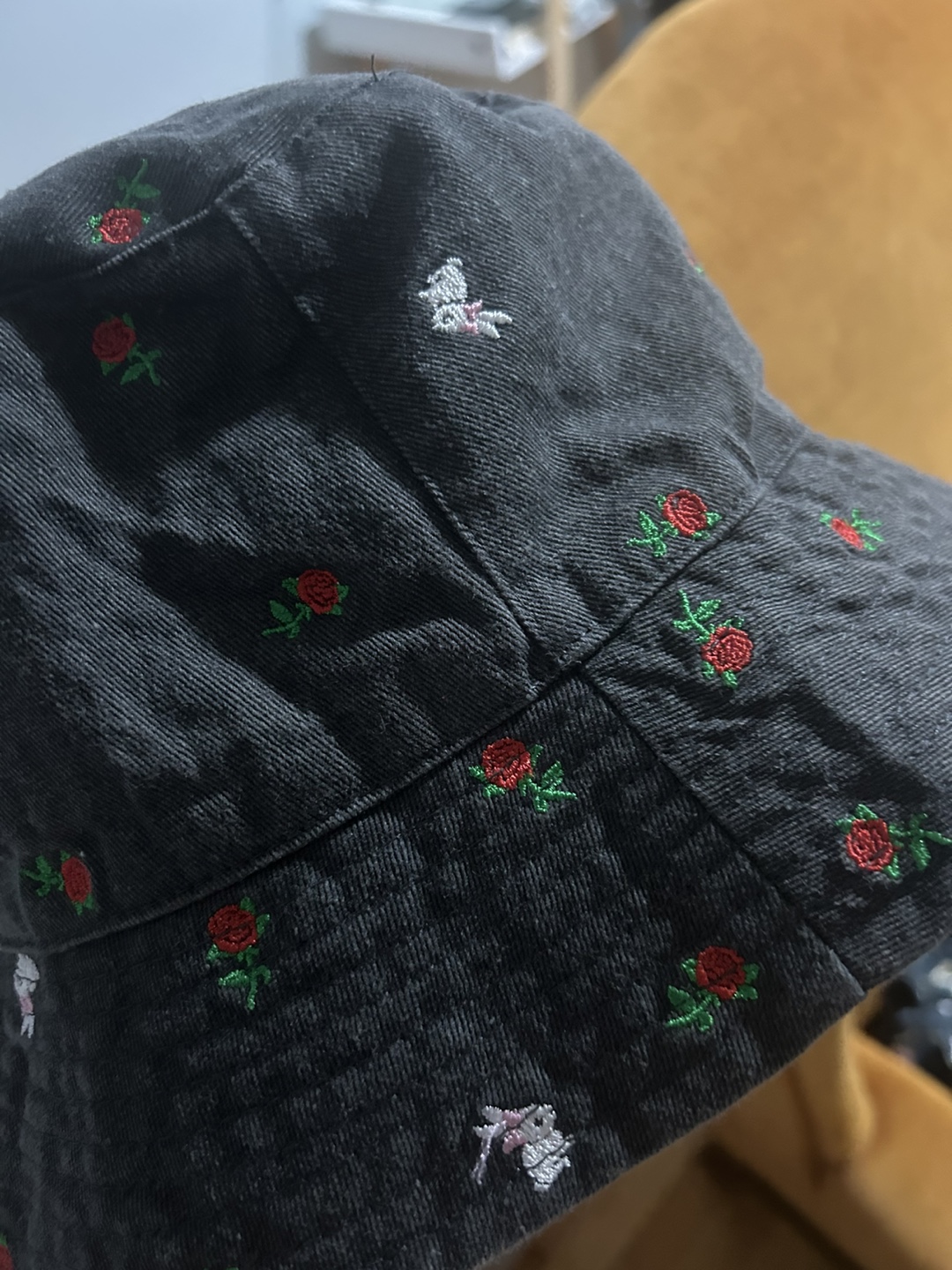 Gray Bucket Hat with Rose & Rabbit Design 🧡 - photo 2