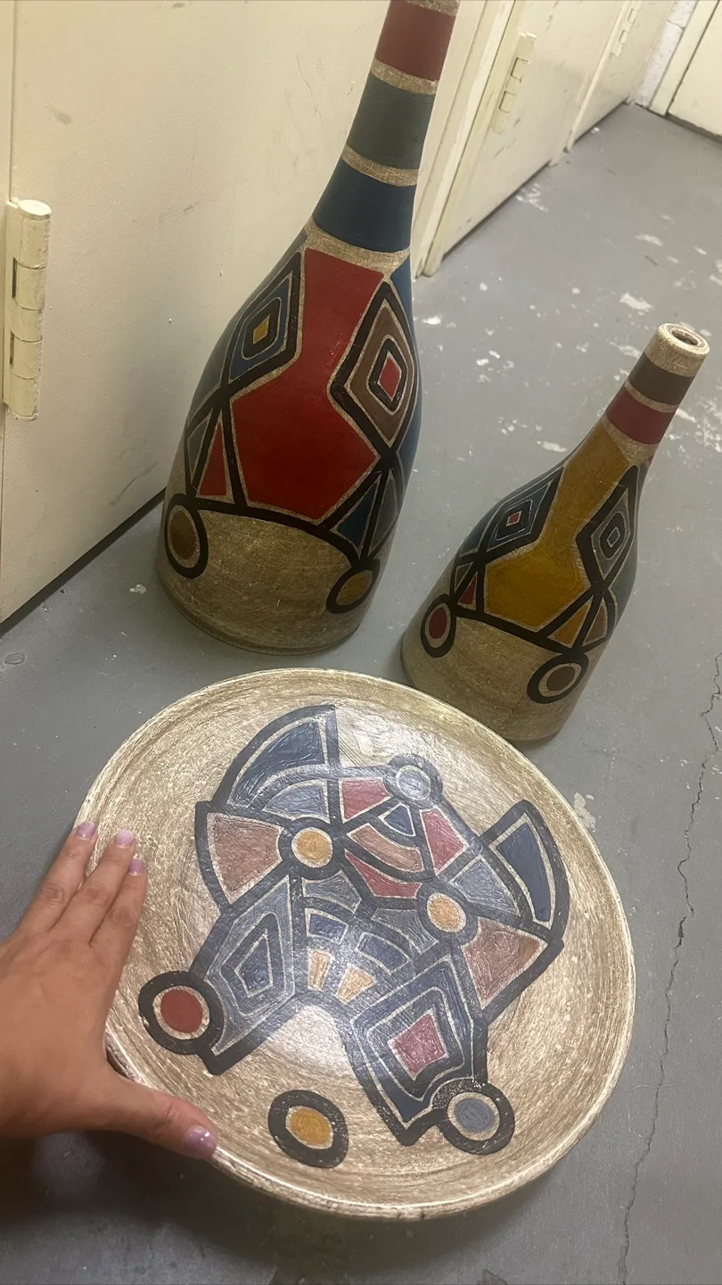 Decorative Vases and Plate Set image indicator(2)