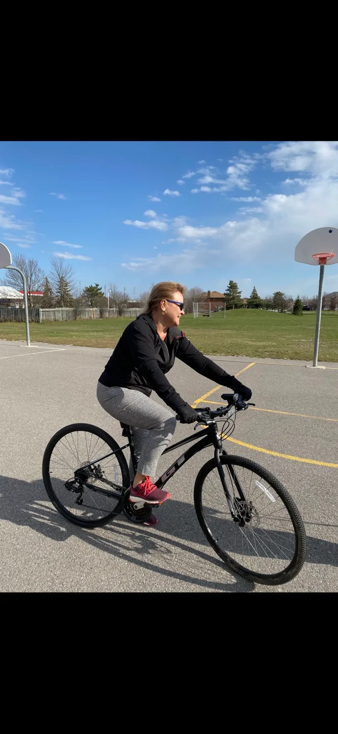 GT Transeo Sport Hybrid Bike thumbnail