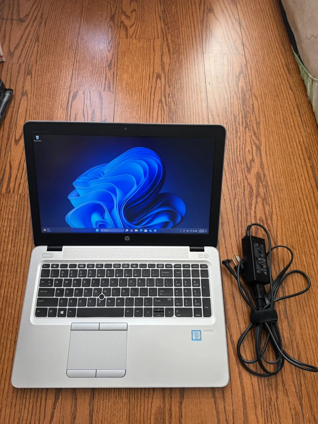 HP Elitebook 15.6”/8GB RAM/256GB SSD/Touch ID thumbnail