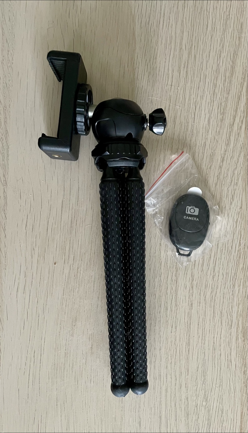 Flexible Smartphone Tripod + Remote - New - photo 3