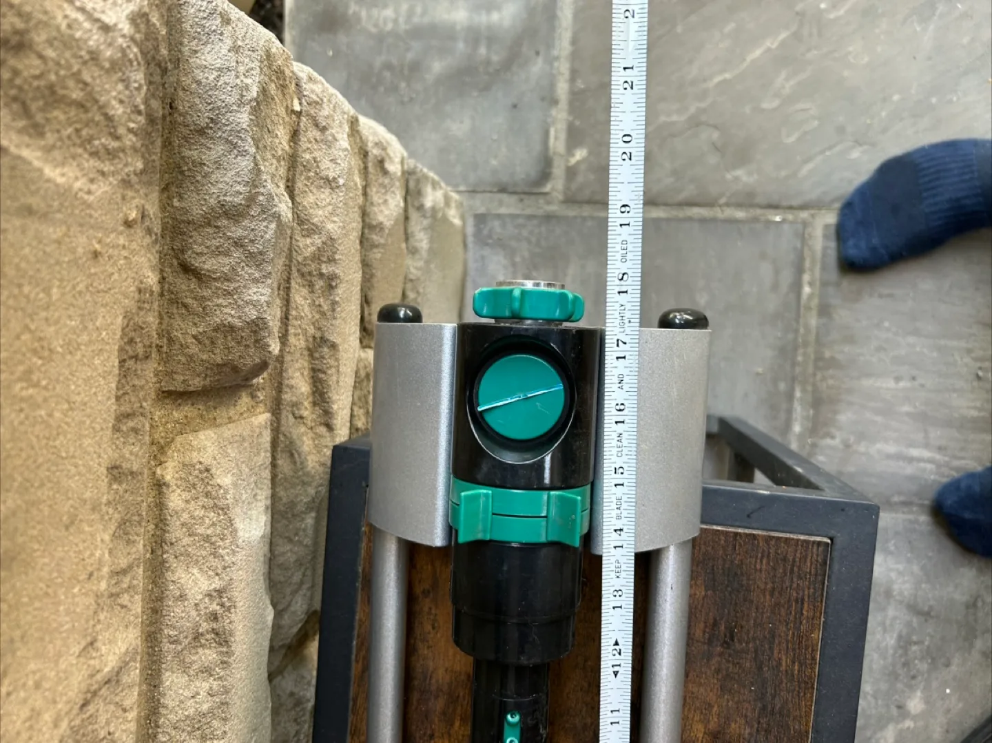 $2  Oscillating Sprinkler lawn grass hose water AS IS image indicator(2)