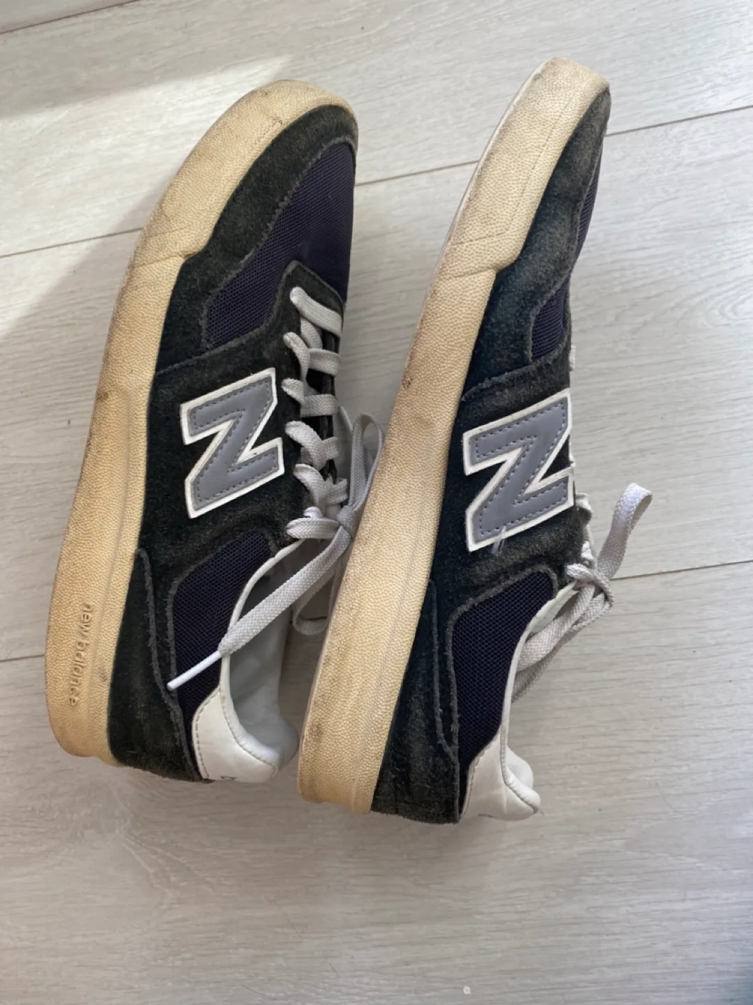 Men’s New Balance Sneakers, Size 7.5 image indicator(4)
