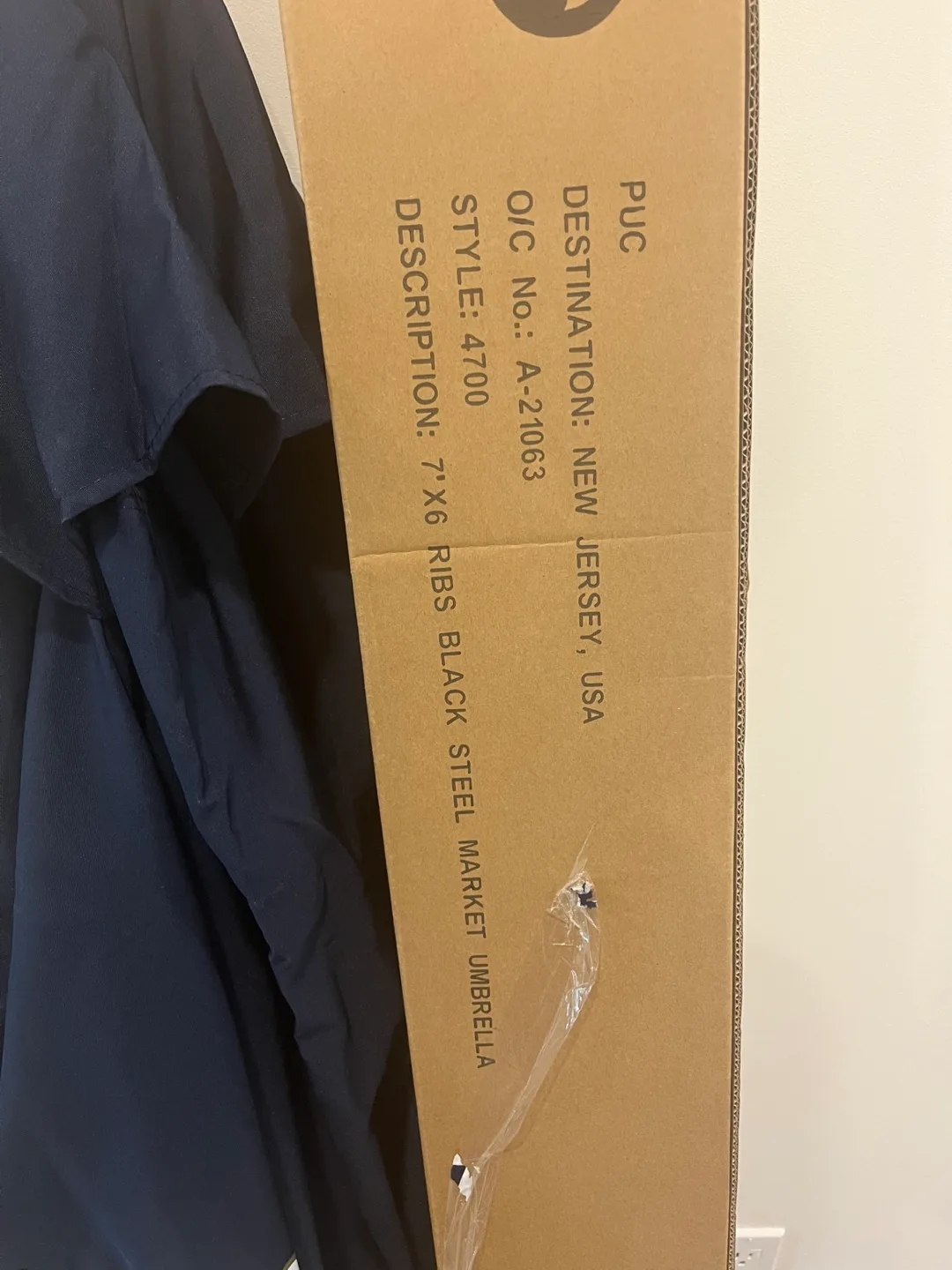 Motts Clamato Patio Umbrella - BNIB image indicator(3)