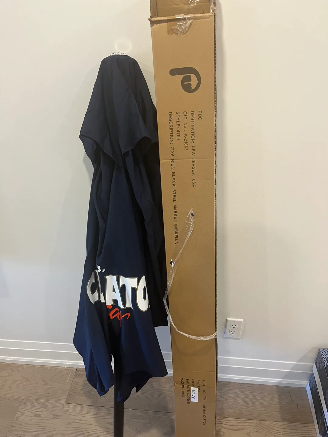 Motts Clamato Patio Umbrella - BNIB image indicator(2)