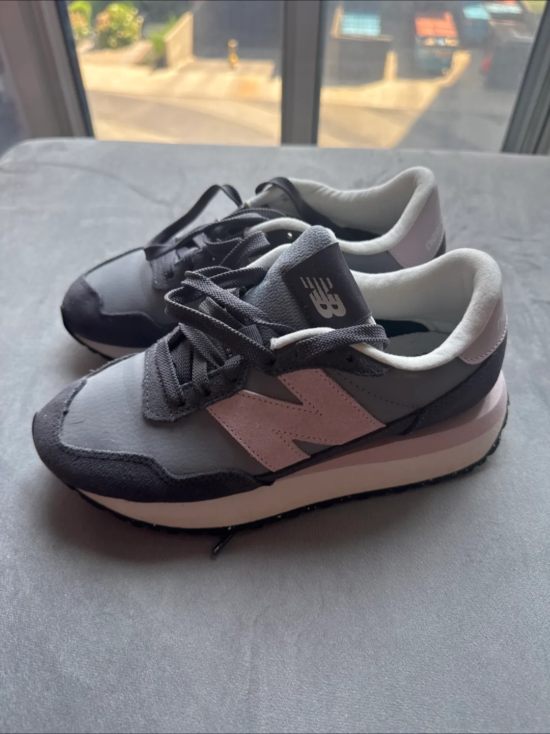 New Balance 237 Grey/Pink Sneakers