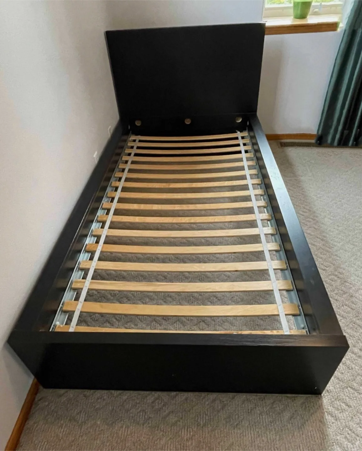 Twin bed frame * Free delivery thumbnail