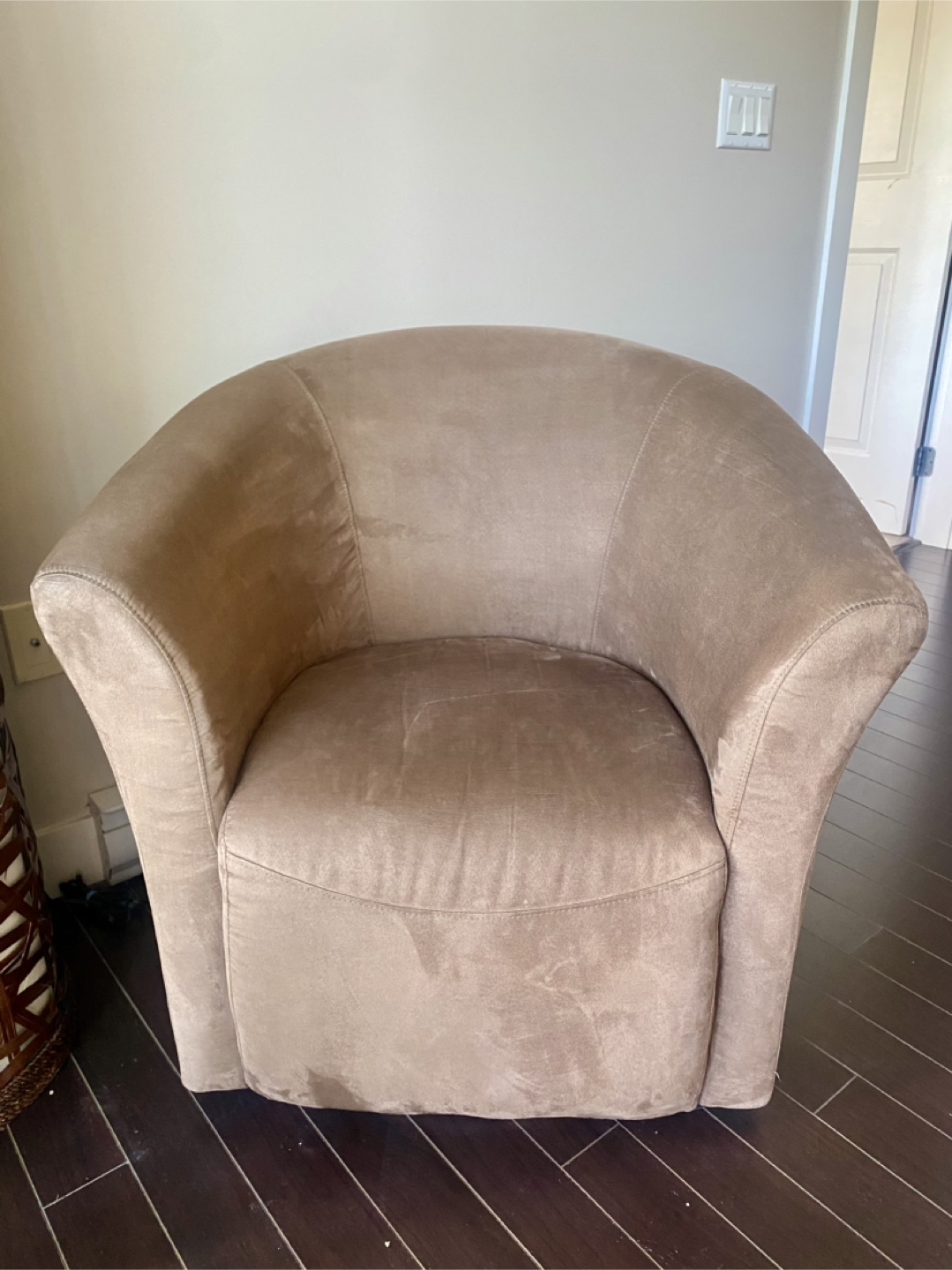 Swivel Suede Arm Chair – Earthy Brown Vibe