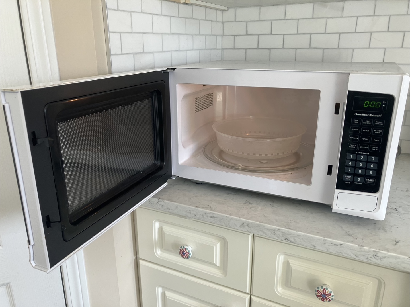 Hamilton Beach Microwave Oven - White - photo 2