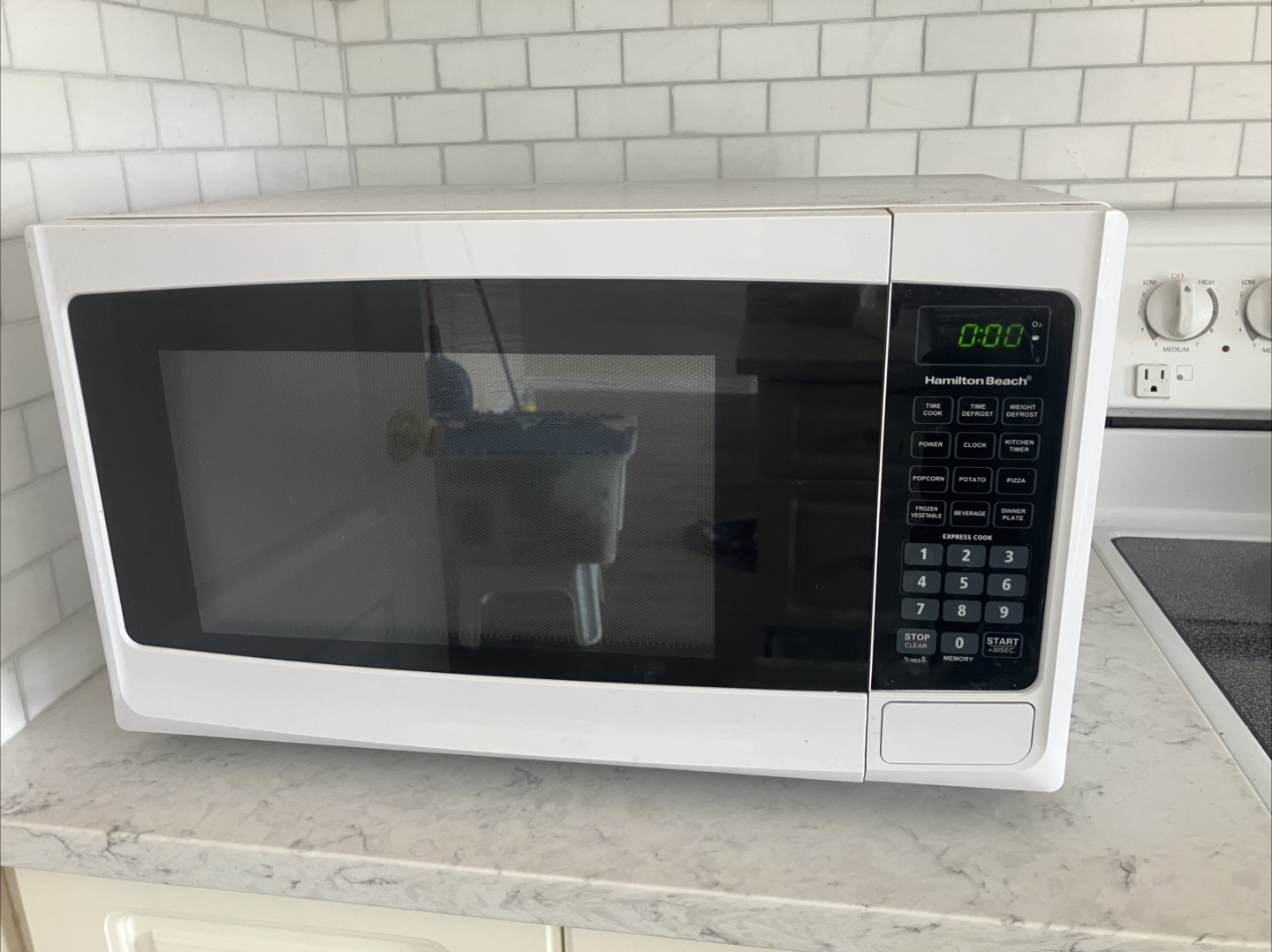 Hamilton Beach Microwave Oven - White