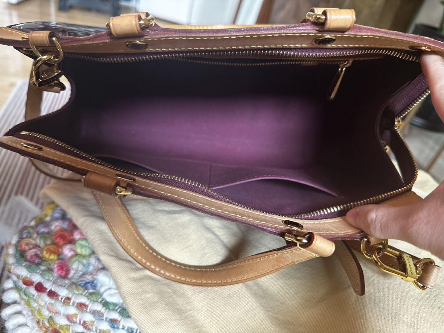 Louis Vuitton Alma MM Amarante Vernis Leather - photo 5