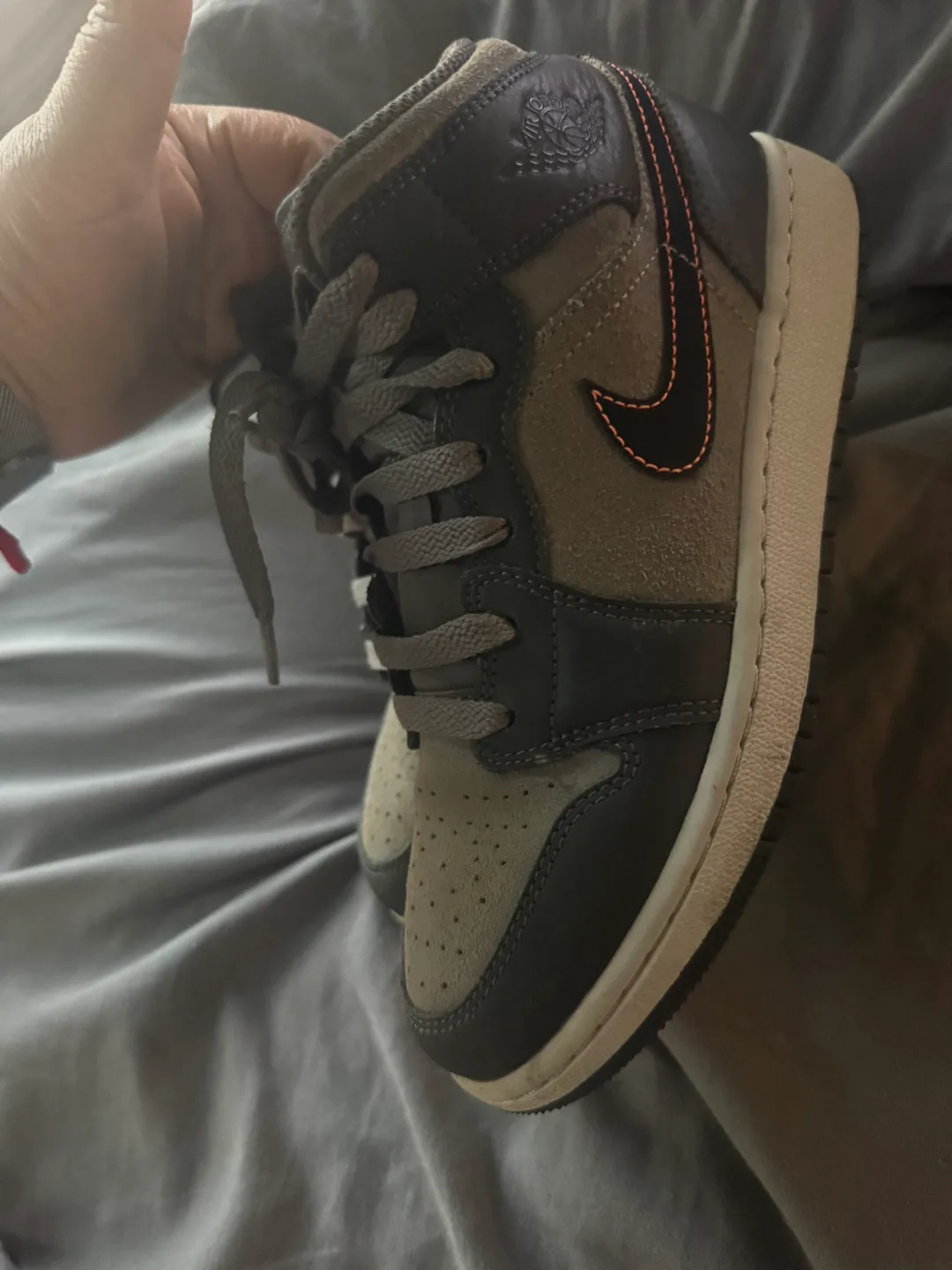 Nike Air Jordan 1 Mid Smoke Grey image indicator(4)