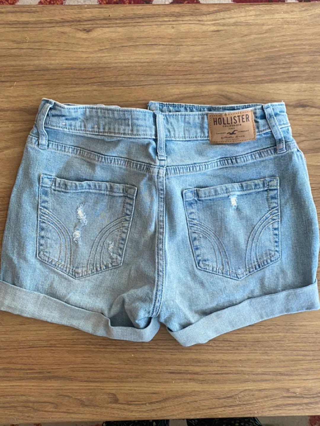 Hollister Boyfriend  Denim Shorts - Size 0 image indicator(3)