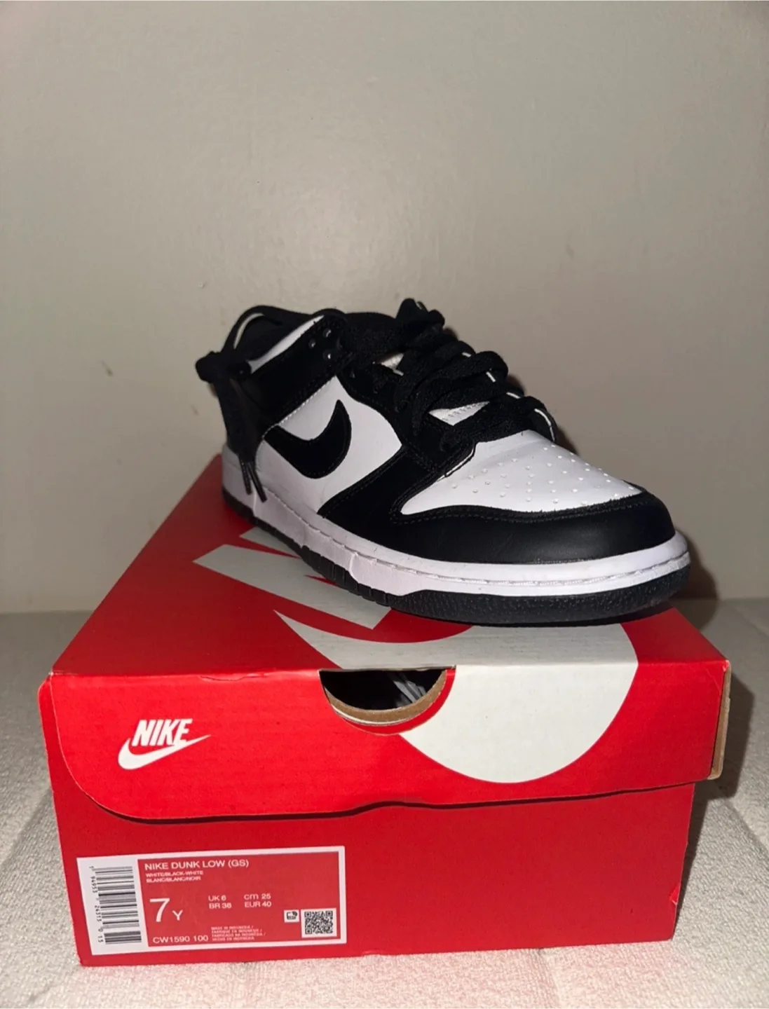 Nike Dunk Low (GS) Black/White - Size 7Y thumbnail