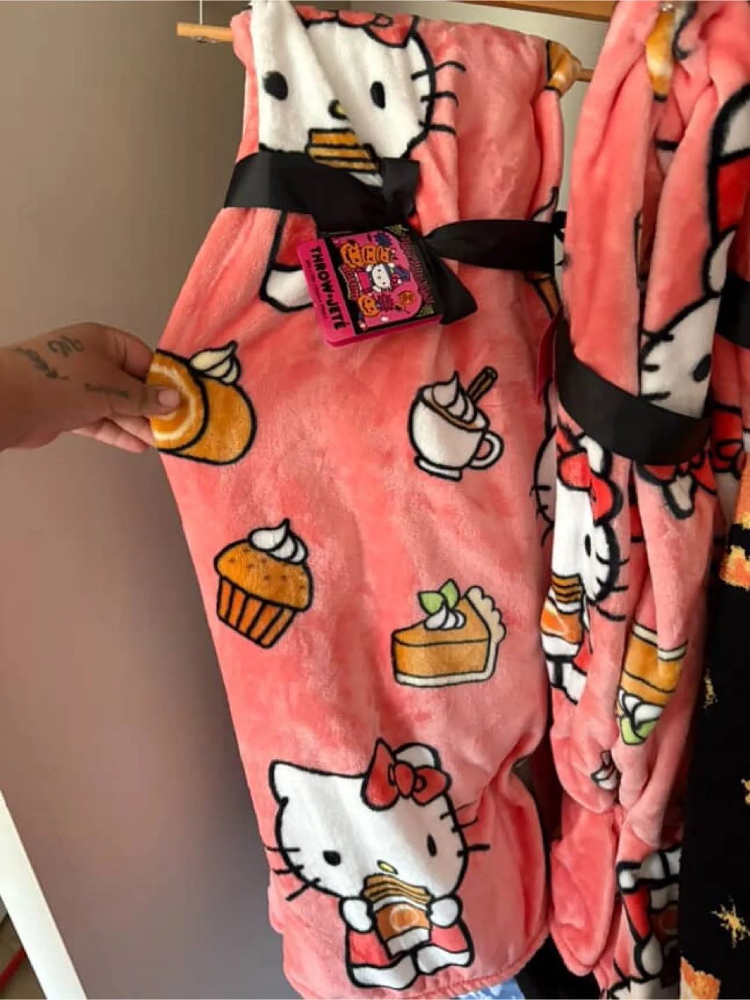 Hello Kitty Throw Blanket - New with Tags thumbnail