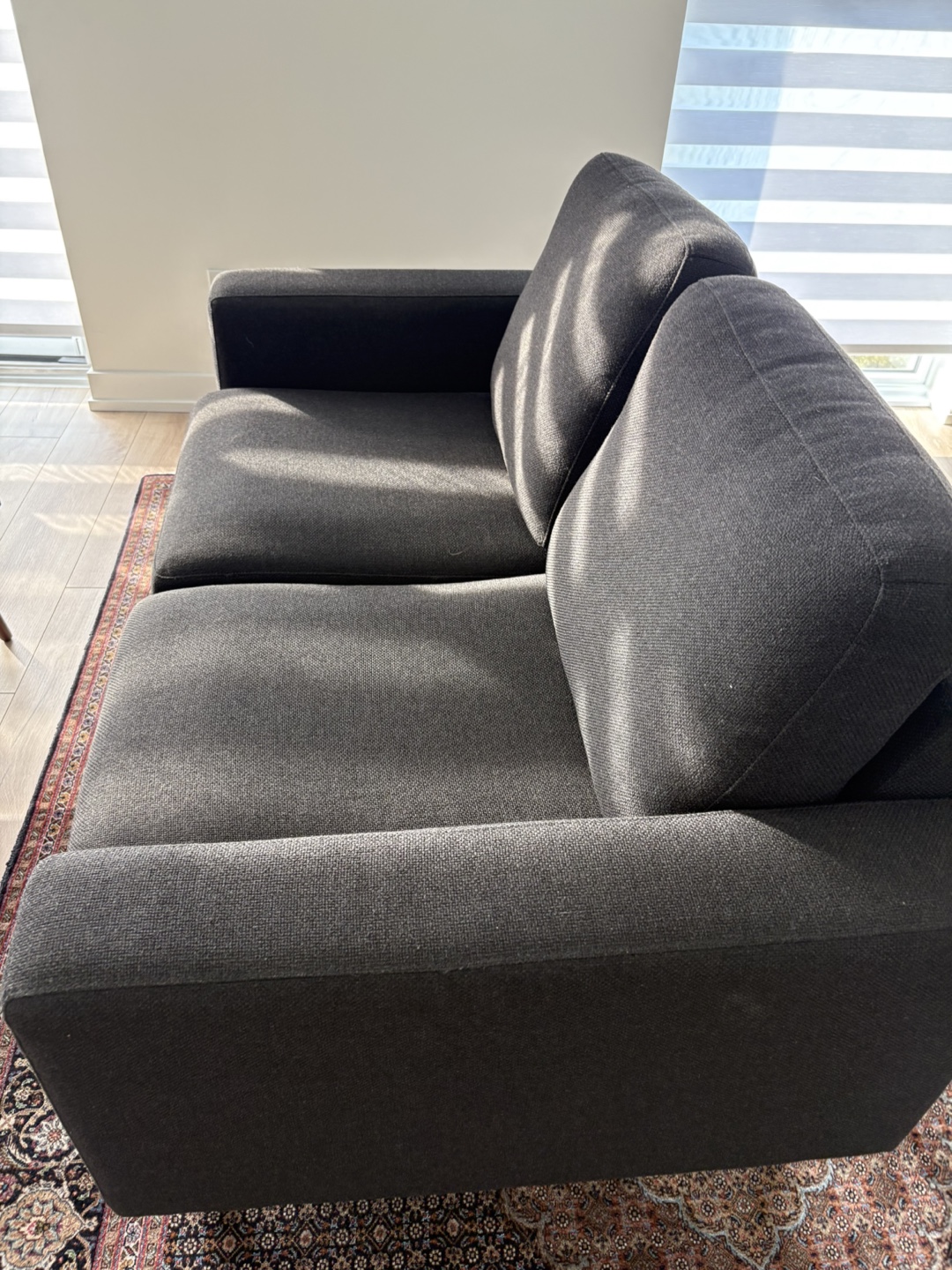 Cozey loveseat - photo 3