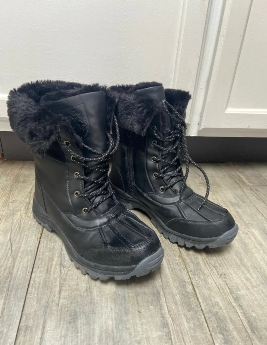 Women’s Tundra Winter Boots sz9 thumbnail