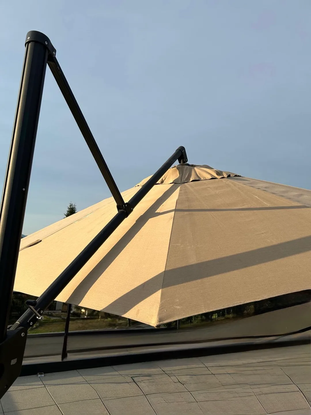 🧡 Large Cantilever Patio Umbrella - Beige image indicator(3)