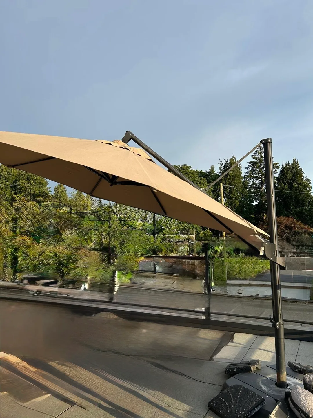 🧡 Large Cantilever Patio Umbrella - Beige thumbnail