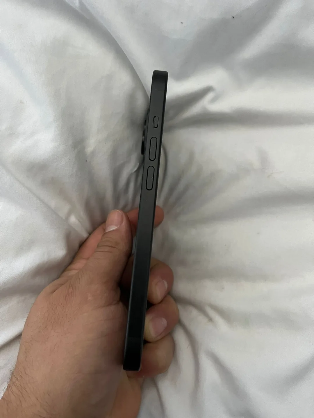 iPhone 15 of 128 gb image indicator(3)