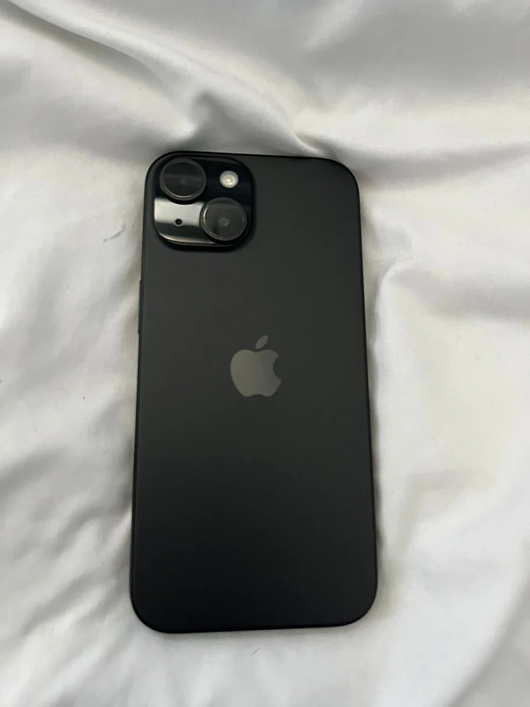 iPhone 15 of 128 gb image indicator(2)