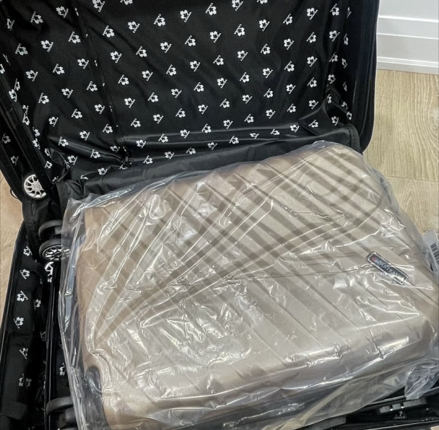 Brand new 3-Piece Luggage Set (20”/24”/28”) - Gold - photo 3