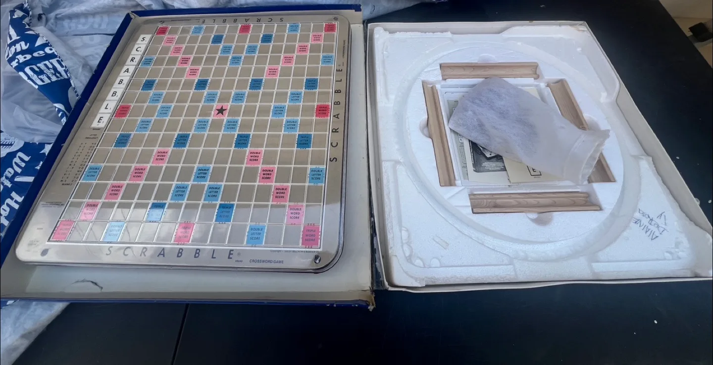 Scrabble Crossword Game Deluxe Edition Vintage image indicator(4)