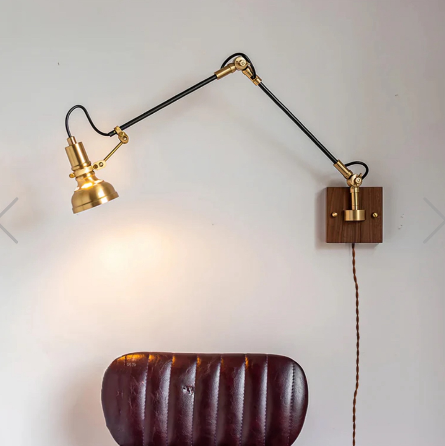 Swing wall lamp