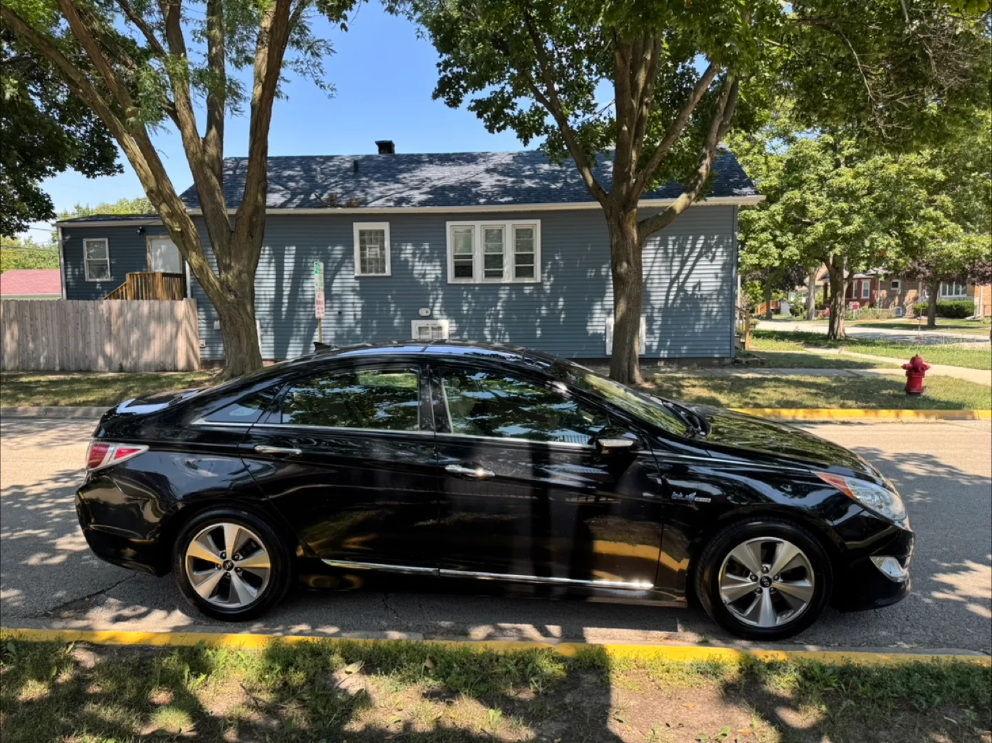 2012 Hyundai Sonata · Hybrid Limited Sedan 4D image indicator(2)