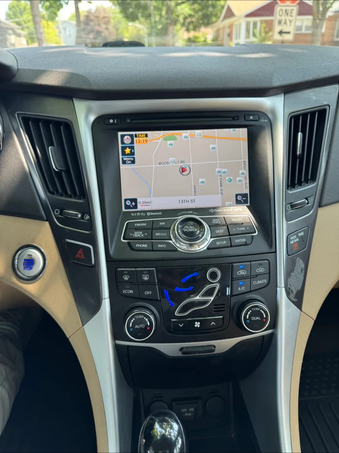 2012 Hyundai Sonata · Hybrid Limited Sedan 4D image indicator(9)