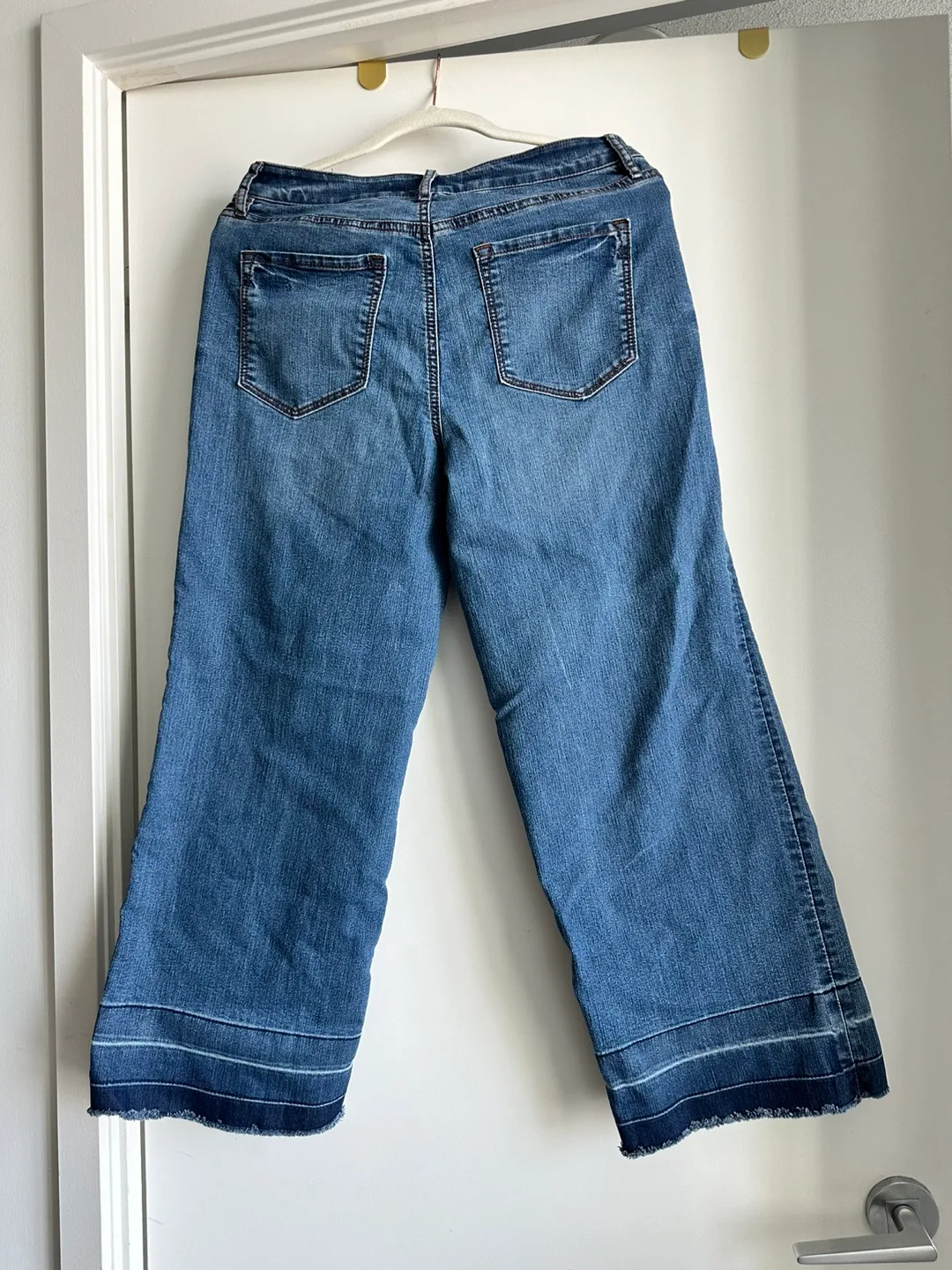 LOFT Denim Wide Leg Cropped Jeans Size M-L image indicator(2)