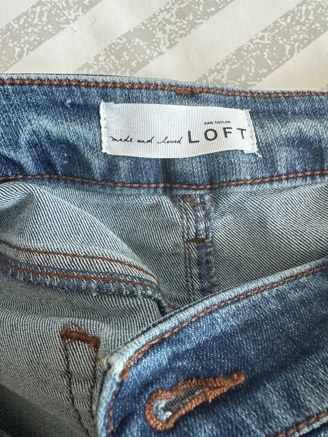 LOFT Denim Wide Leg Cropped Jeans Size M-L image indicator(4)