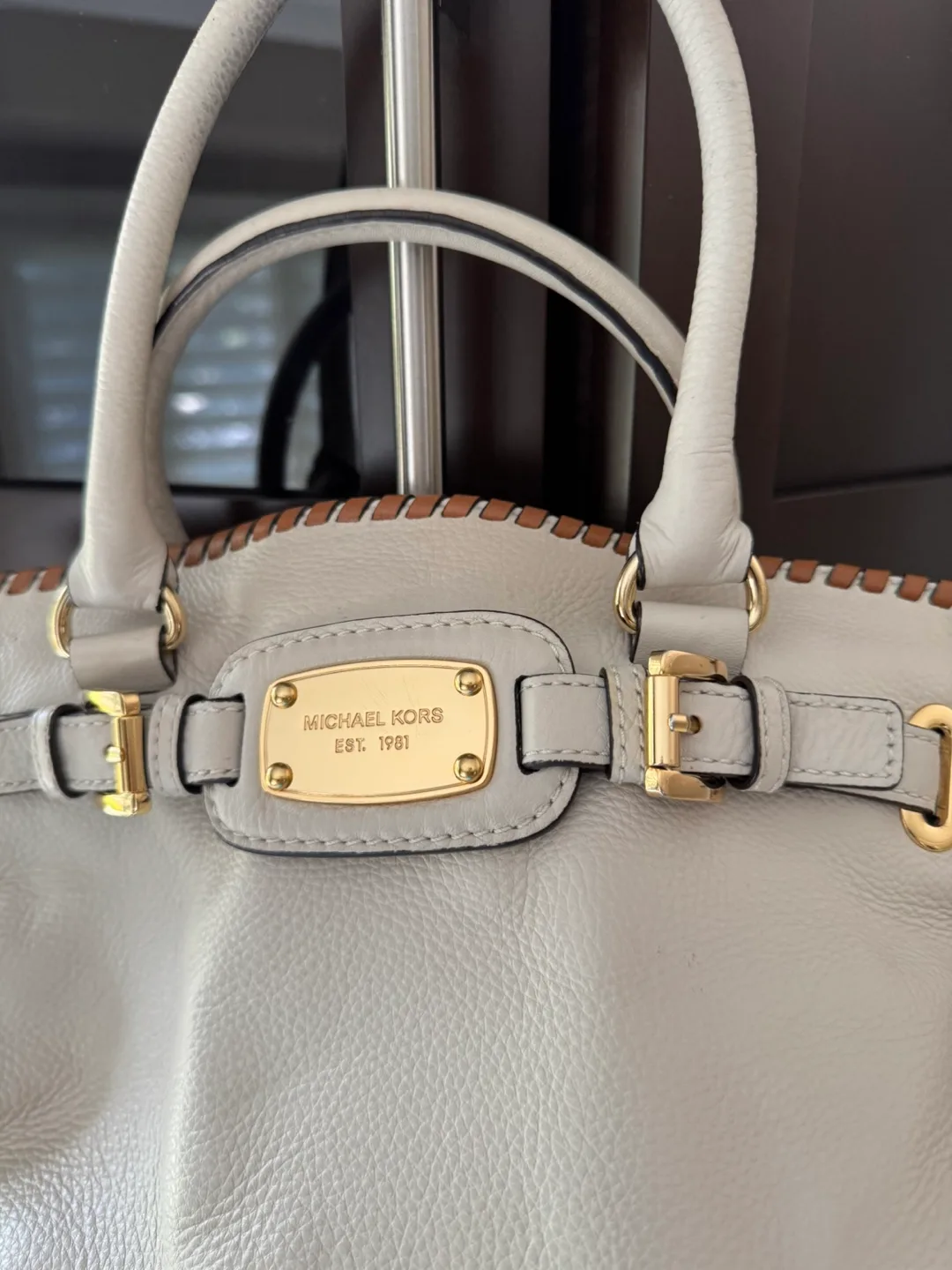 Michael Kors Leather Tote Bag image indicator(2)