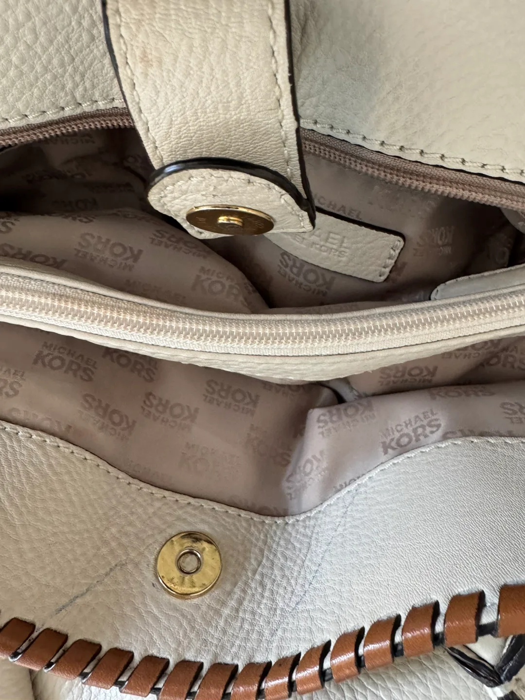 Michael Kors Leather Tote Bag image indicator(3)