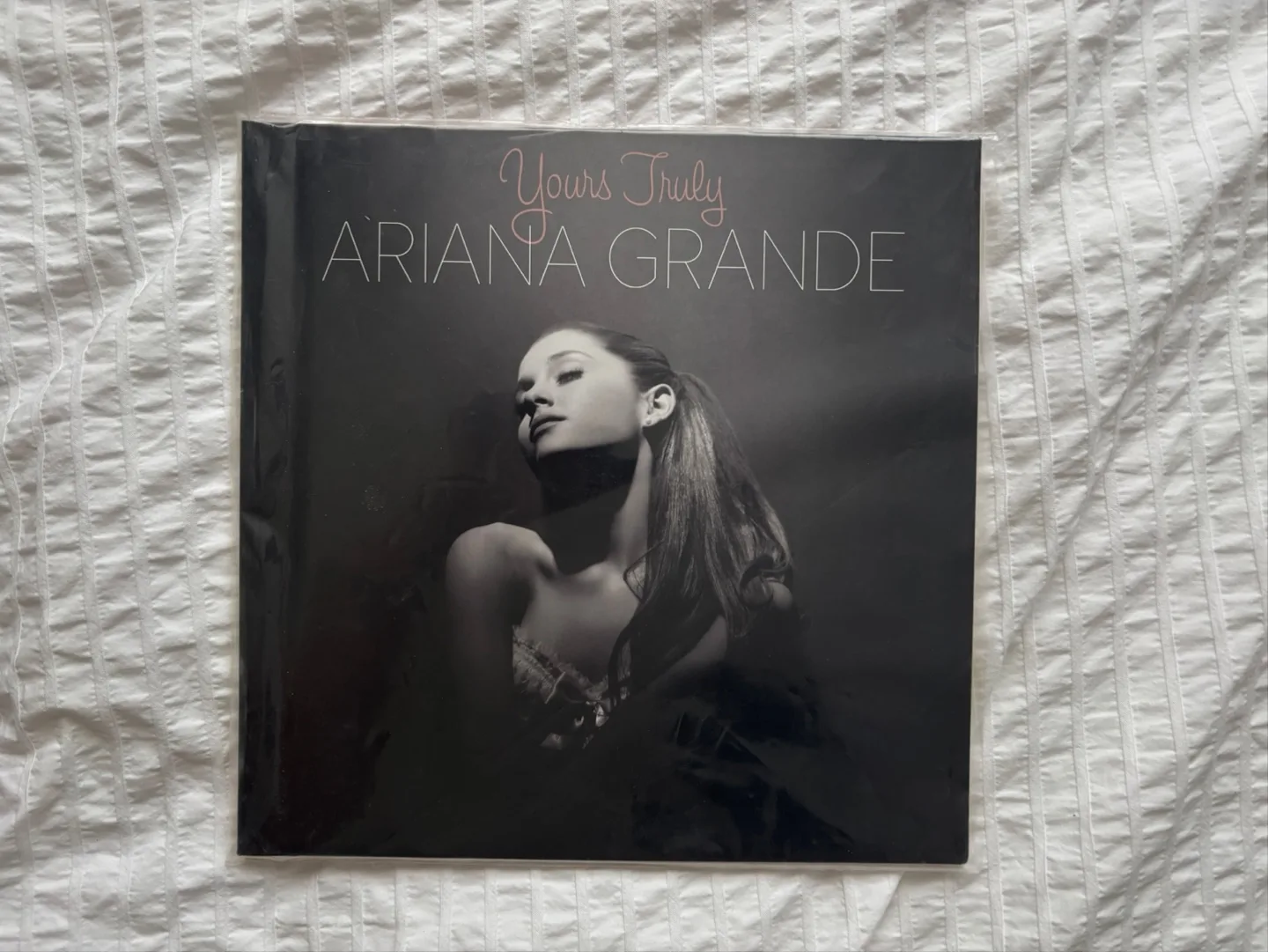 Ariana Grande vinyl record UNUSED - Yours Truly thumbnail