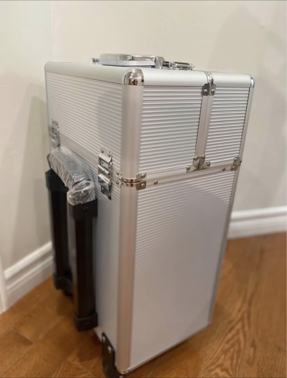 Silver Rolling Makeup Train Case - photo 2