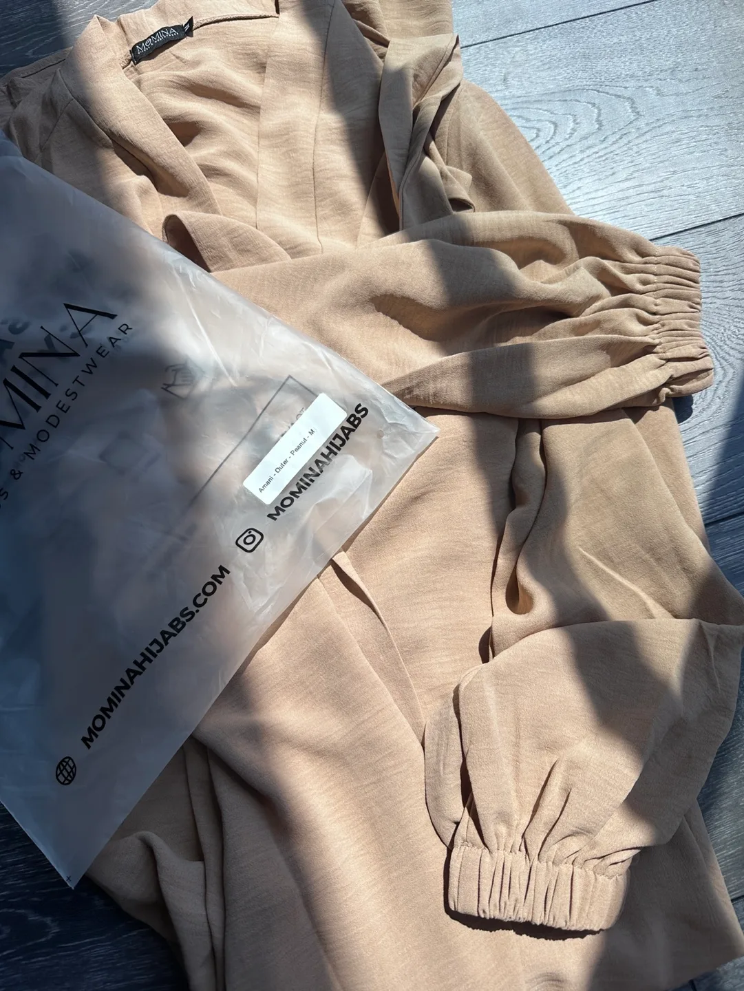 NEW Momina Amani Textured Abaya Outer image indicator(7)