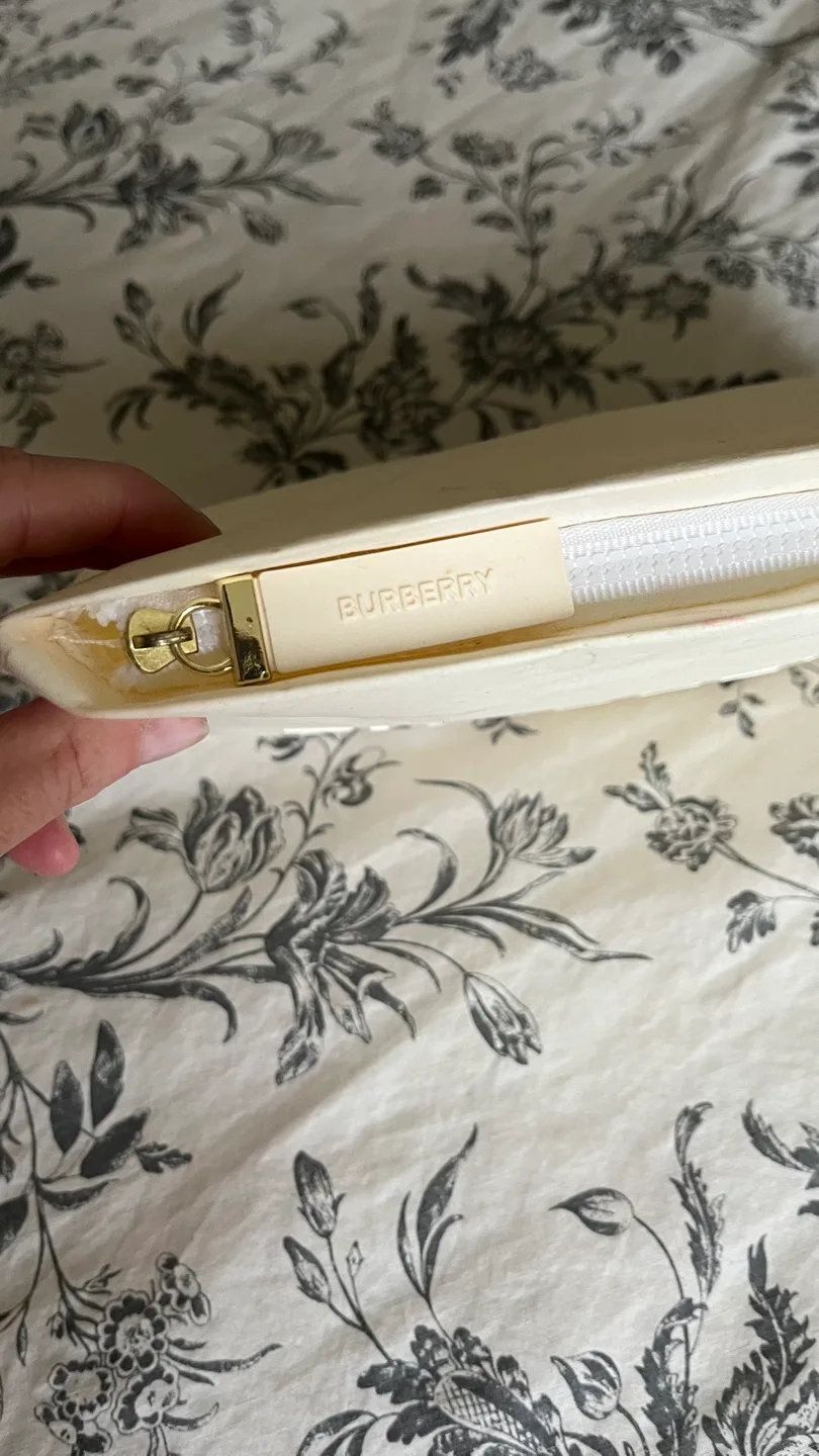 Burberry Cosmetic Pouch - Off White image indicator(4)