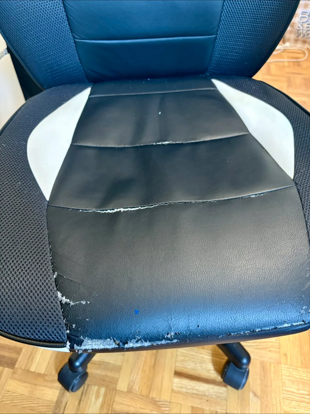 Black & White Gaming Chair image indicator(4)