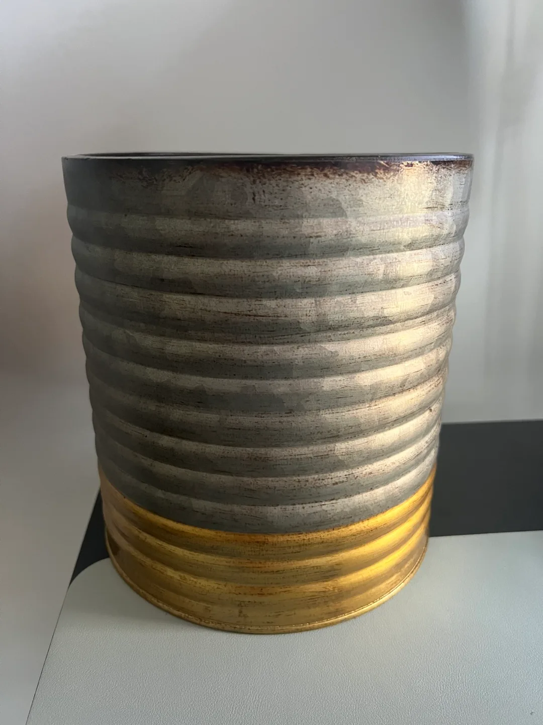 Structube metal plant pot image indicator(2)