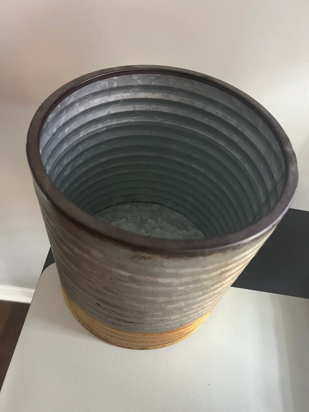 Structube metal plant pot thumbnail