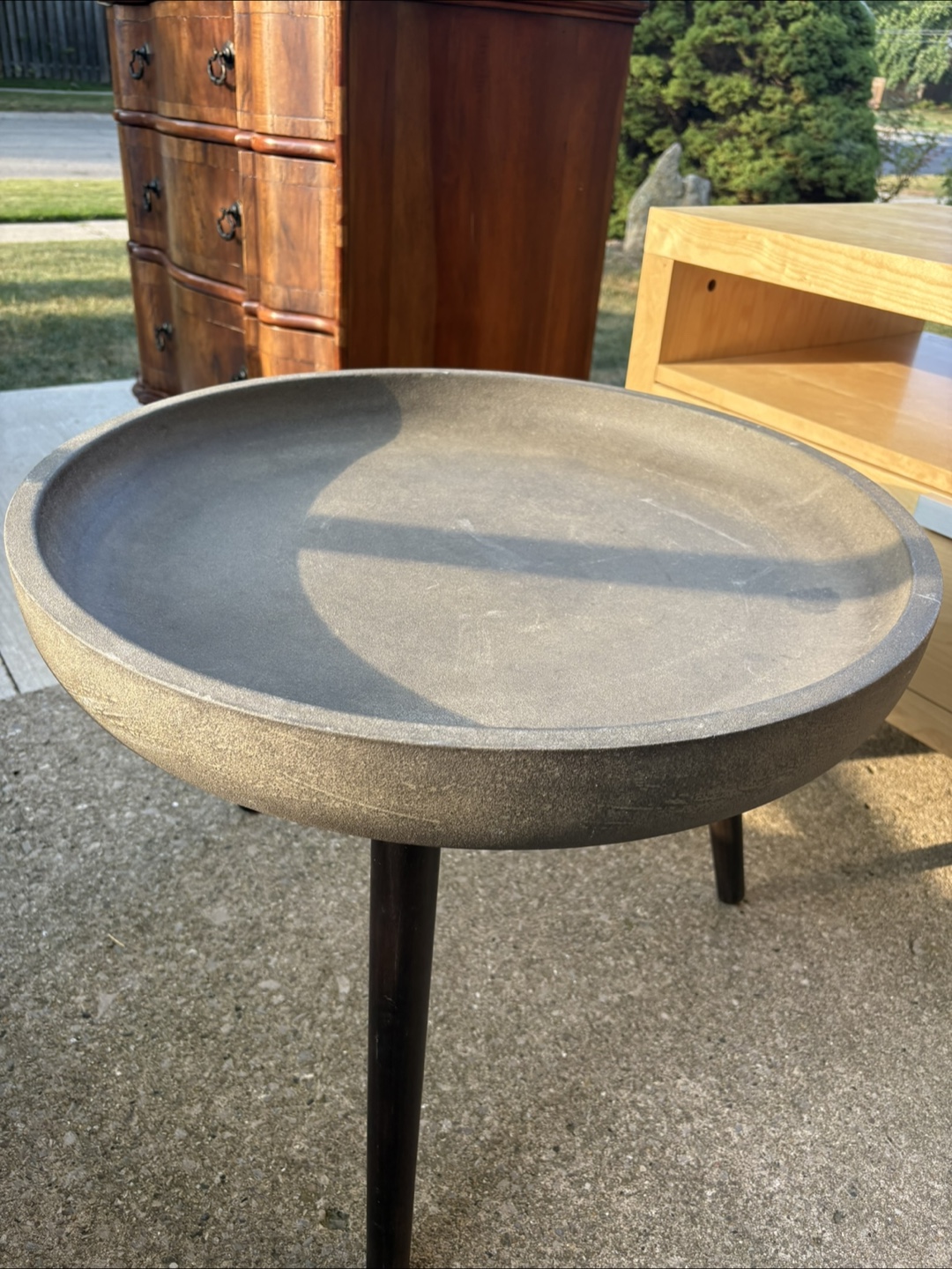 Round Concrete Side Table - photo 3