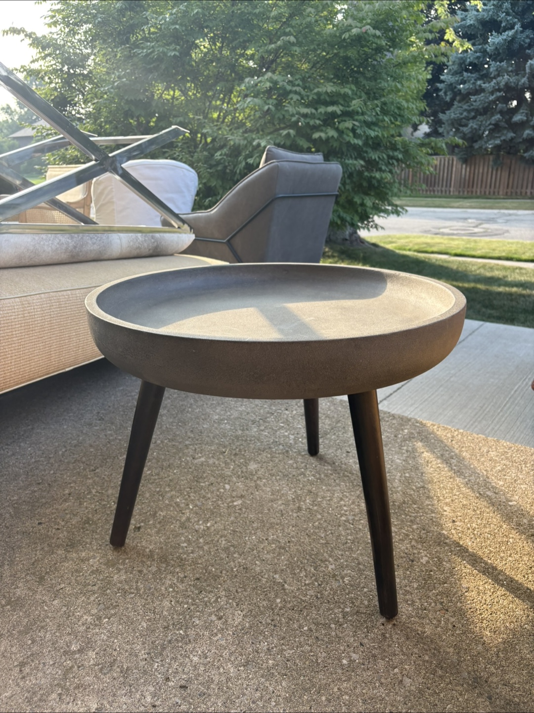 Round Concrete Side Table - photo 2