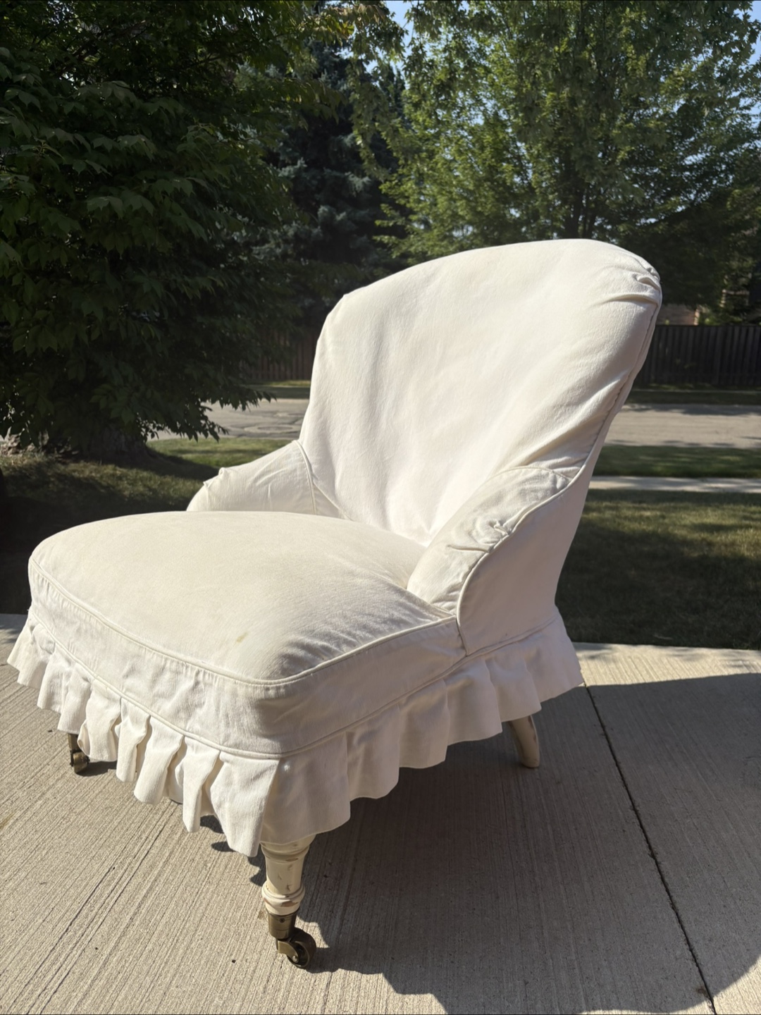 White Armchair with Ruffle Trim - photo 2