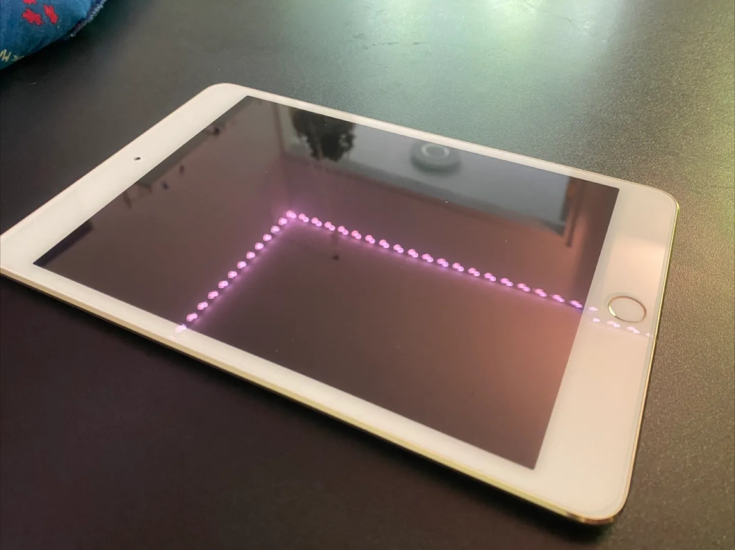 iPad Mini 4 64GB Wi-Fi - Great Condition! image indicator(2)