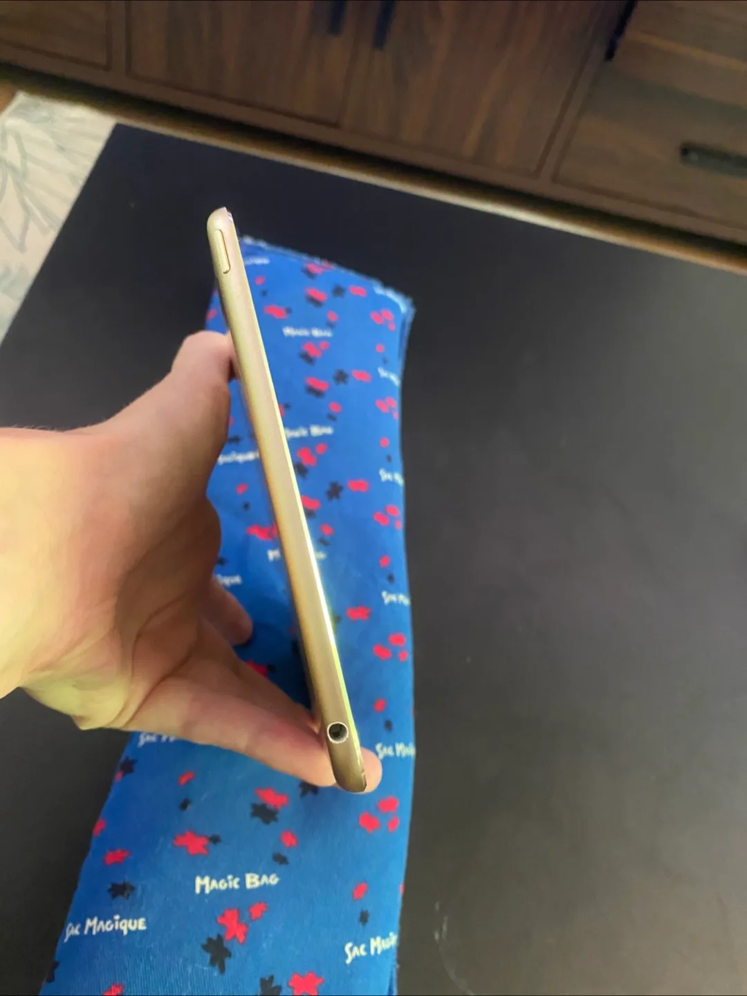 iPad Mini 4 64GB Wi-Fi - Great Condition! image indicator(5)