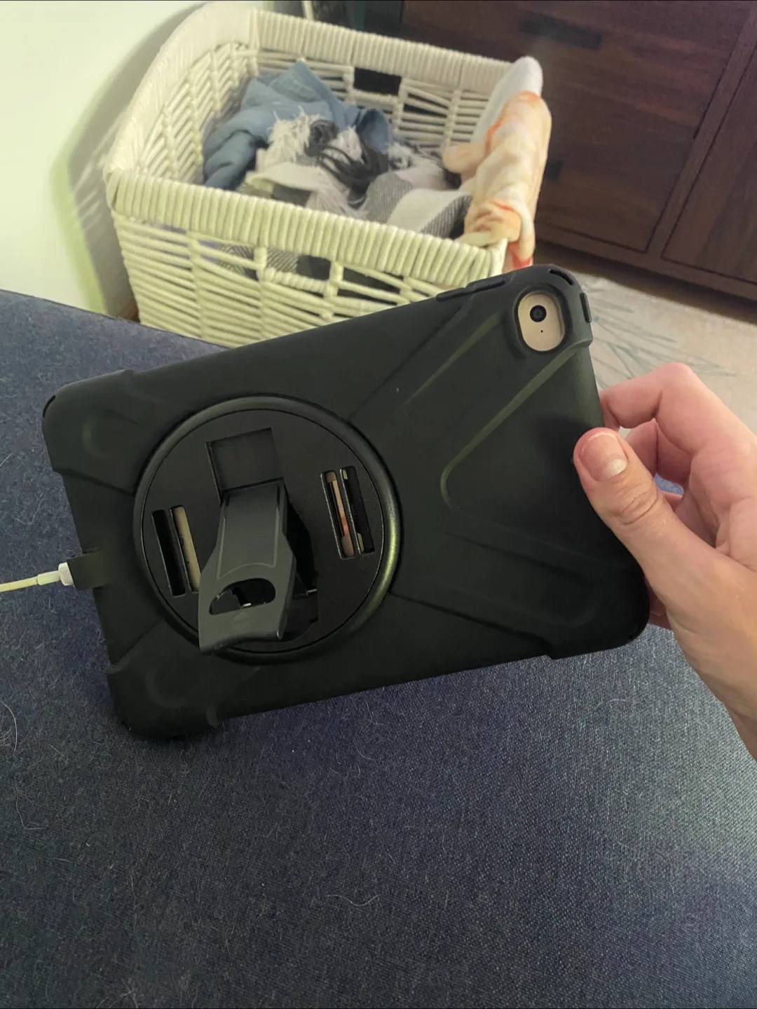 iPad Mini 4 64GB Wi-Fi - Great Condition! image indicator(7)