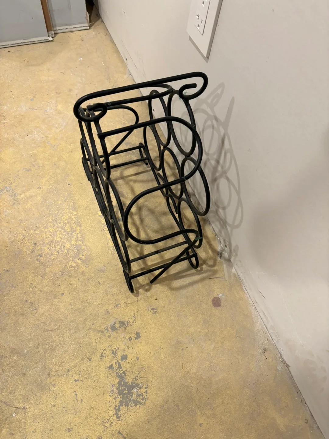 Black Metal Wine Rack image indicator(2)