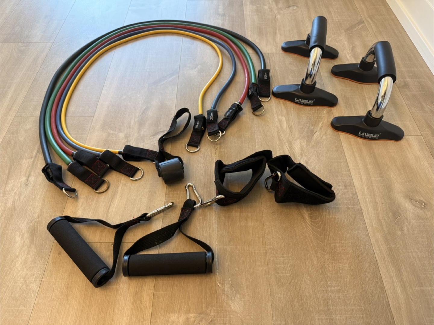 LiveUp Sports Resistance Bands Set + push up bars
