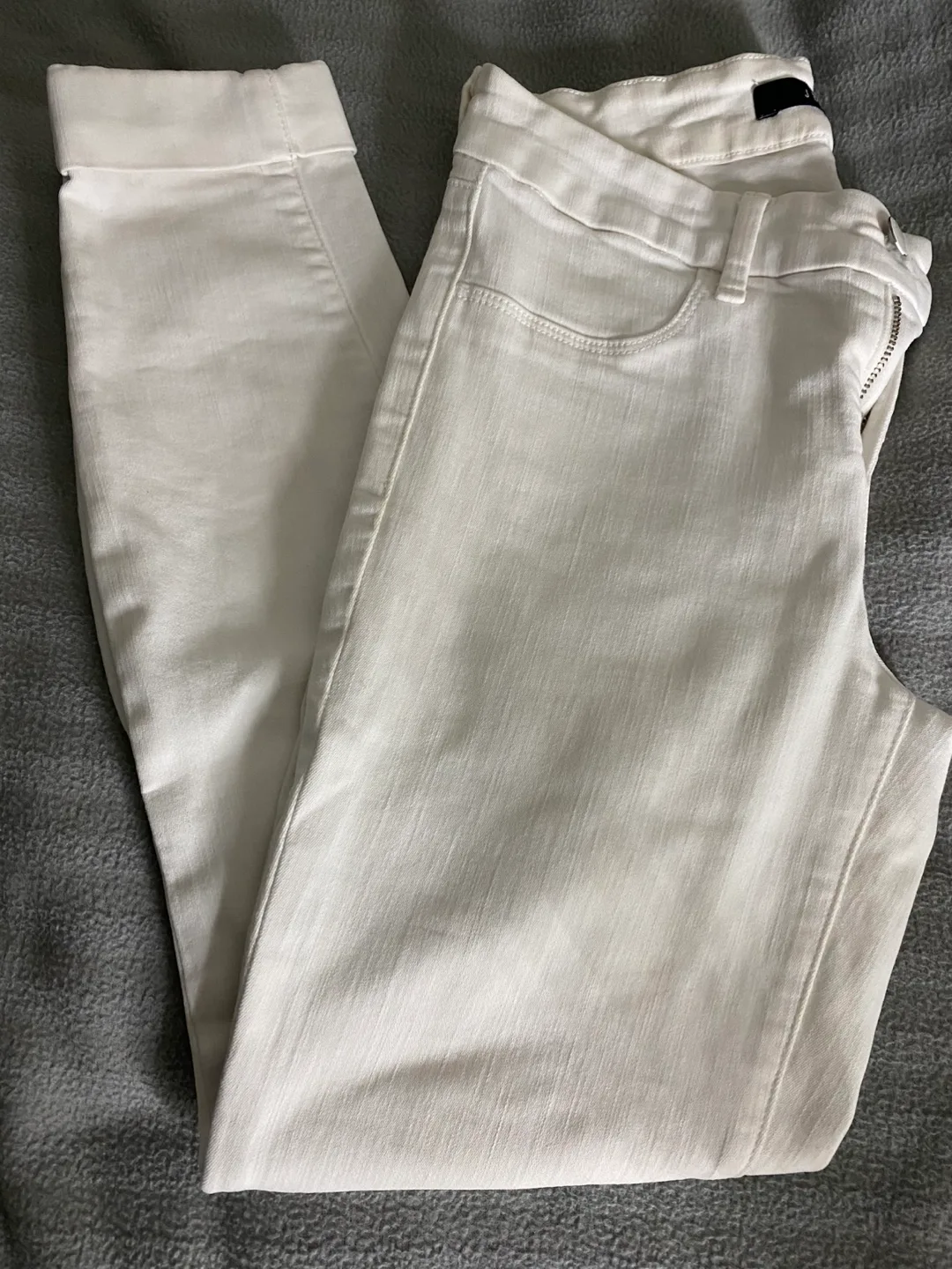 2 pairs of women’s skinny jeans thumbnail